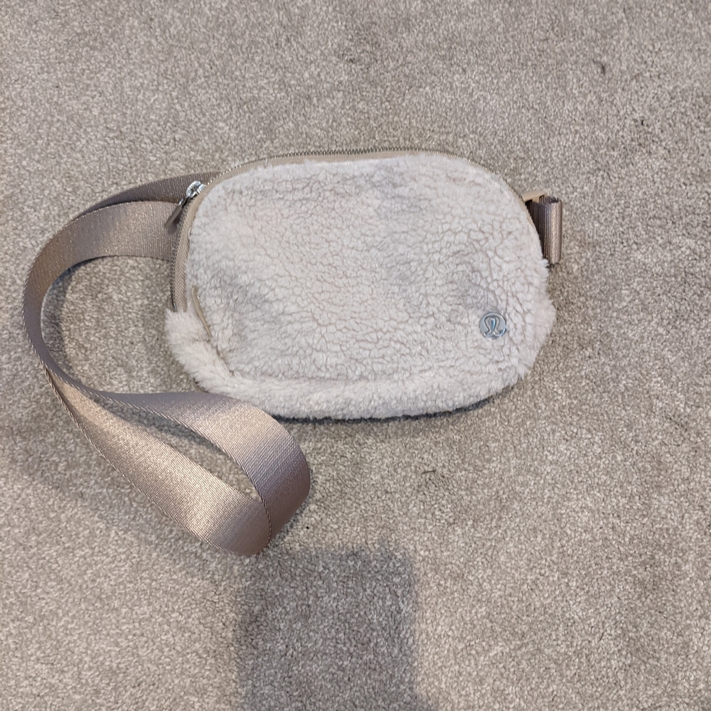 Lululemon fleece everywhere belt bag